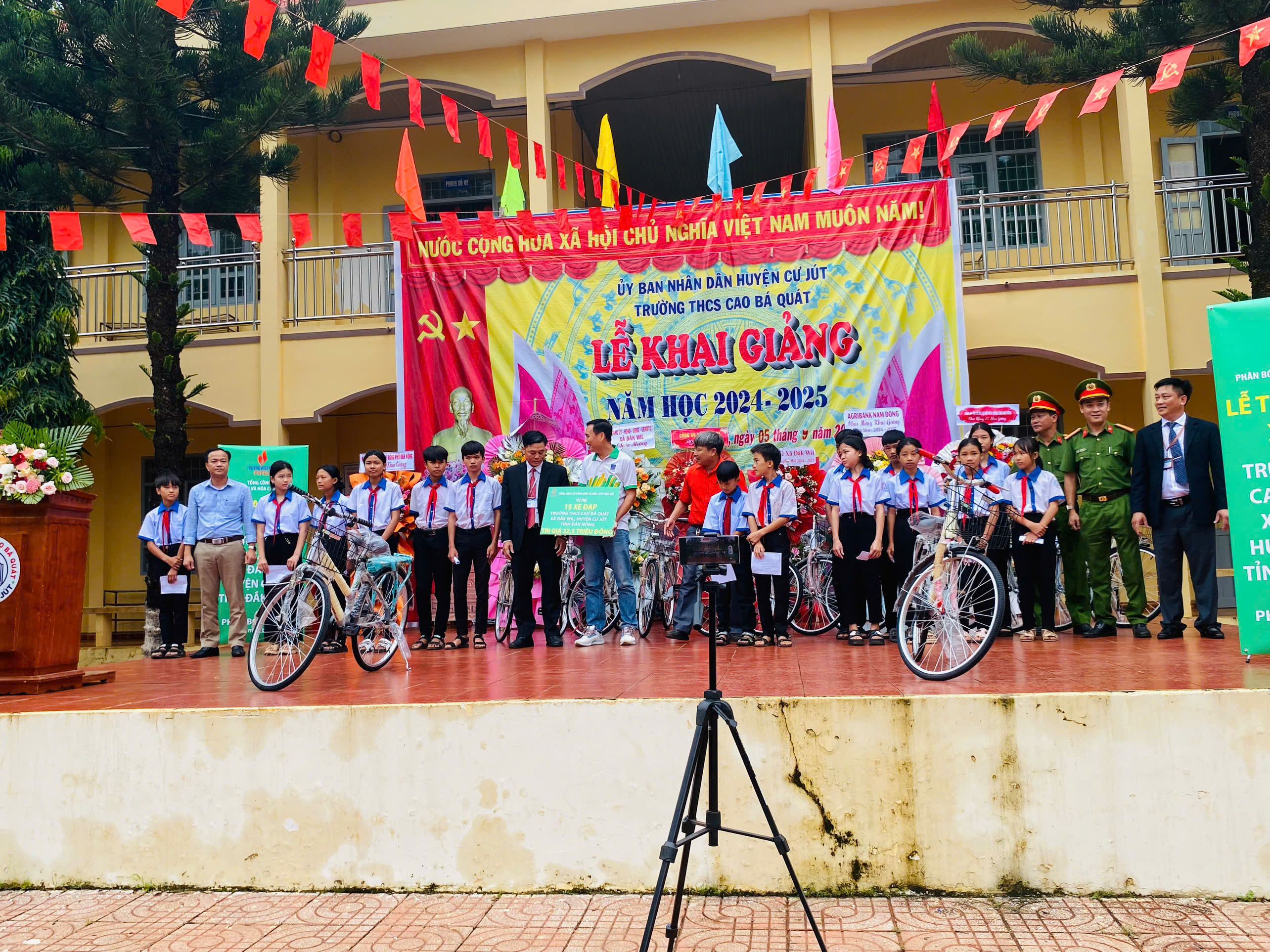 tặng xe đạp